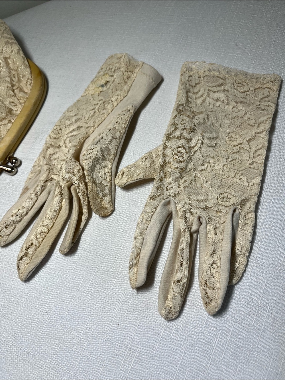 Vintage Paris Glove Beige Lace Gloves and matching clutch purse
Classy. Unique - Picture 5 of 11